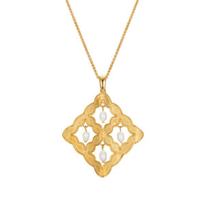 Shimmering Lattice Pearl necklace
